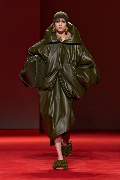 Look 60